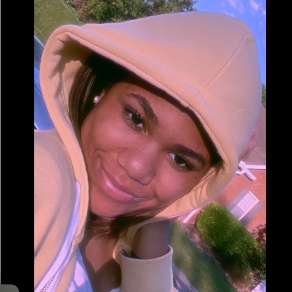 Meet your Posher, De'yonna